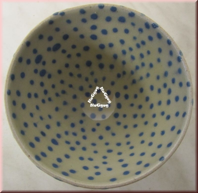 Design Ton-Snackschale mit Punkte-Motiv. getöpfert. rund. blau. 8.5 x 6 cm