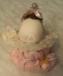 Preview: Porzellanpüppchen mit Tüllkragen und Blumenstrauß, Geschenk Set zur Geburt eines Kindes