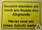 Preview: Schild "Gestern standen wir noch am Rande des Abgrunds..."