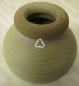 Preview: Design Ton-Vase mit Linien-Motiv. getöpfert. rund. hellgrün. 12 x 11.5 cm
