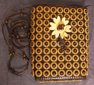 Umhängetasche "Holzblume", 19 x 14,5 x 5 cm, Holzperlen, Schultertasche, Handtasche