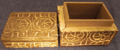 Holzbox handarbeit, reichlich verziert, 57 x 42 x 40 mm, Pillendose, Schmuckbox