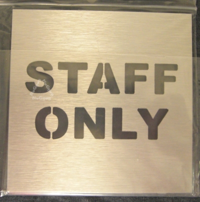 BSYDESIGN Türschild Mitarbeiterraum, mit Schriftzug "STAFF ONLY", Aluminium, quadratisch, selbstklebend