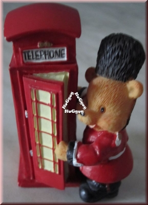 Garde-Bär an roter Telefonzelle. London. Guardian-Bear