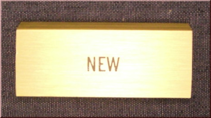 Messingschild "NEW", Messingbank, für Verkaufs-Auslagen, 45 x 20 x 7 mm