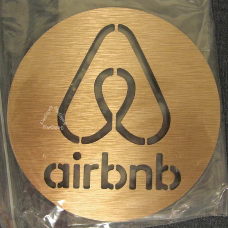 BSYDESIGN Türschild airbnb, mit Piktogramm und Schriftzug "airbnb", classisch, Aluminium Kupfer, rund, selbstklebend