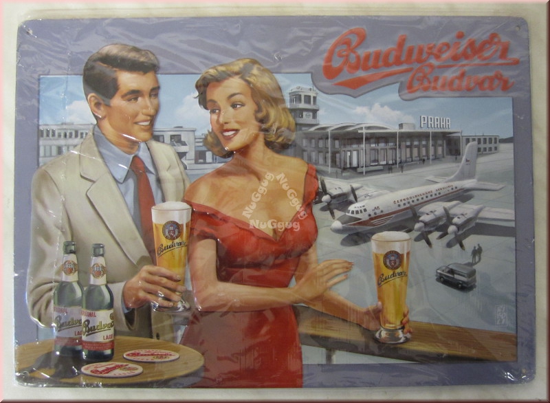 3D Blechschild "Budweiser Budvar", Pärchen am Flughafen von Prag, 30 x 21 cm