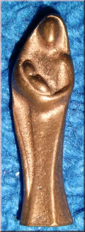 Handschmeichler Madonna. bronze
