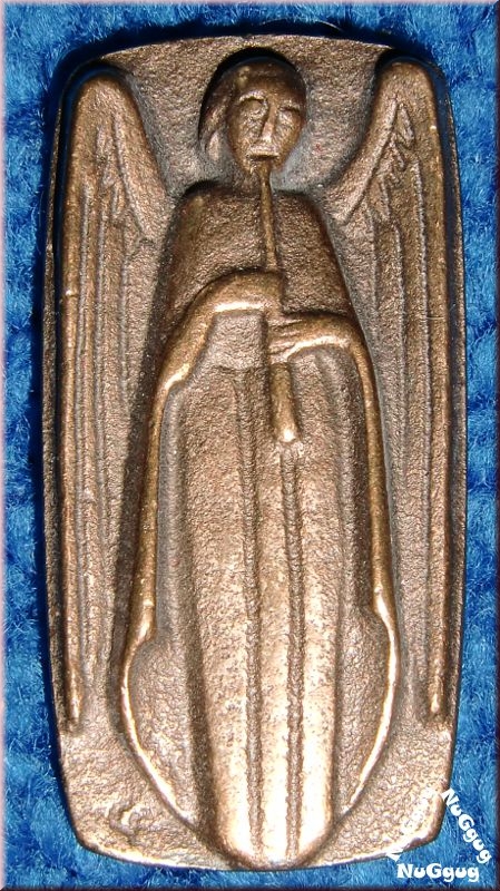 Handschmeichler Engel mit Posaune. bronze